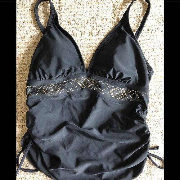 Beautiful swimsuit top by Merona in medium - Picture 1 of 2